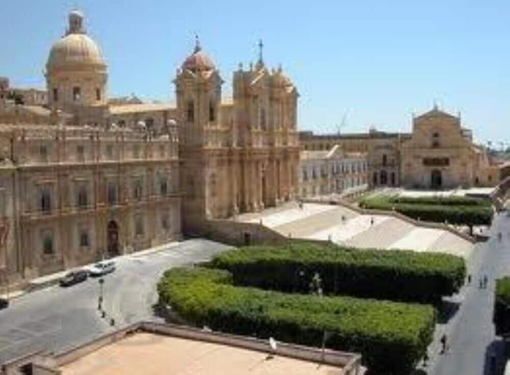Villa Casa Paolo In Val Di Noto Calabernardo Exterior foto